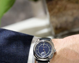 This Galet Micro Rotor Square by Laurent Ferrier features a navy blue dial with luminous hands and hour markers.